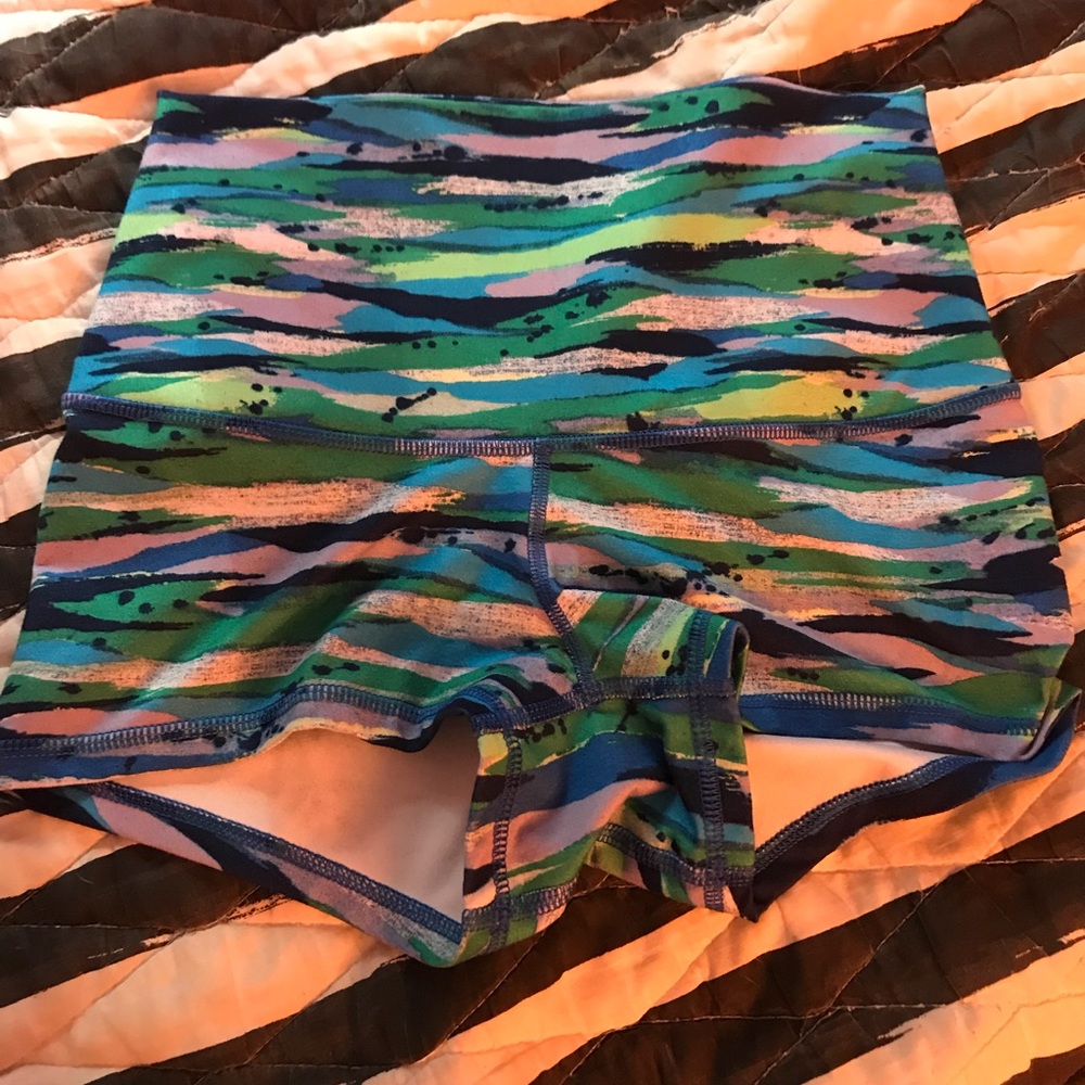 Lululemon high rise boogie shorts